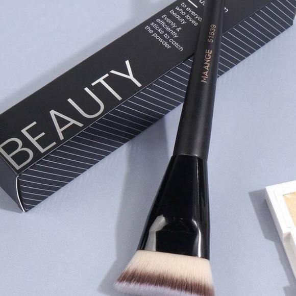 Foundation brush. - Picture 3 of 6